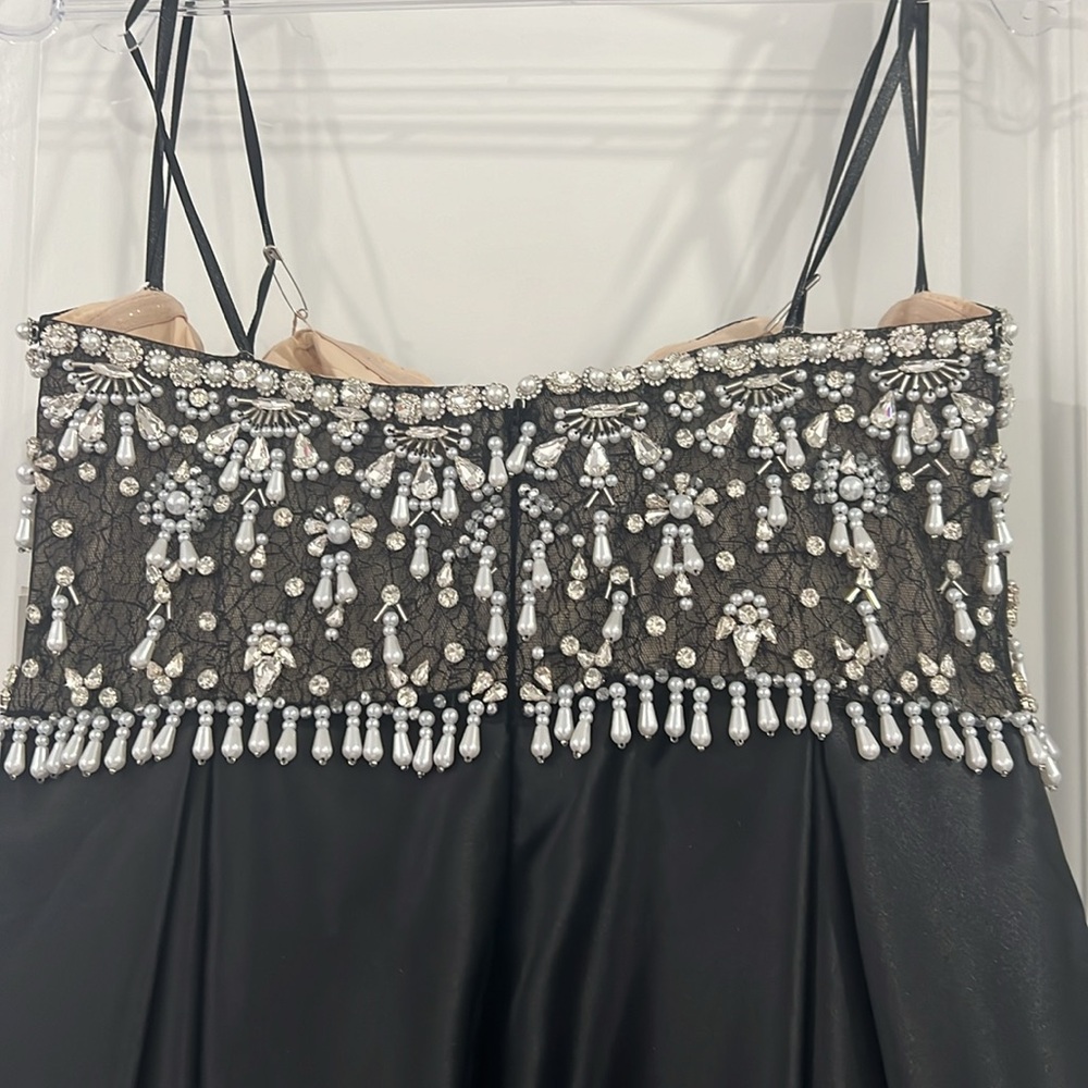 MAC DUGGAL DRESS - Picture 11 of 15